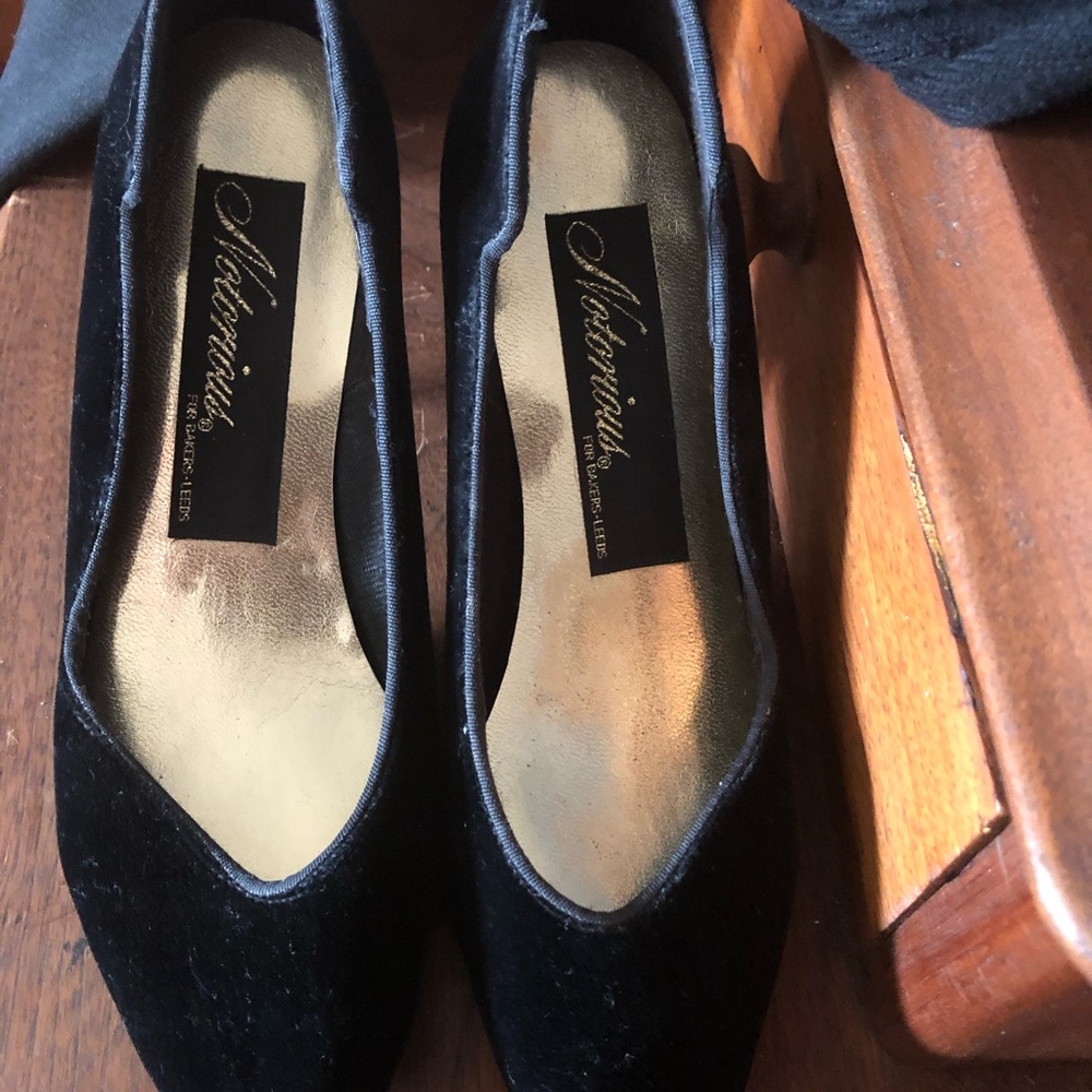 Black velvet heel